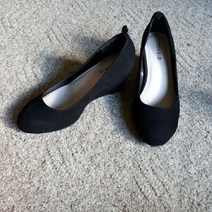 TORRID wedge faux suede shoes 9.5M